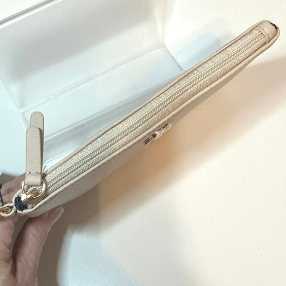 Tommy Hilfiger NWT Cream Wristlet Pebbled Vegan Leather MSRP $68 - Picture 7 of 9